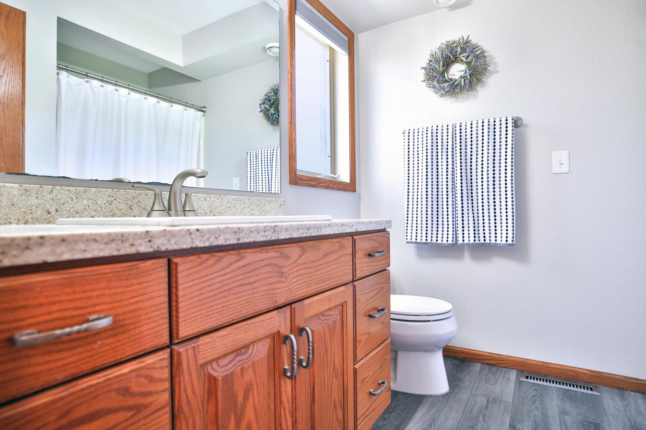 Ensuite bath with primary bedroom