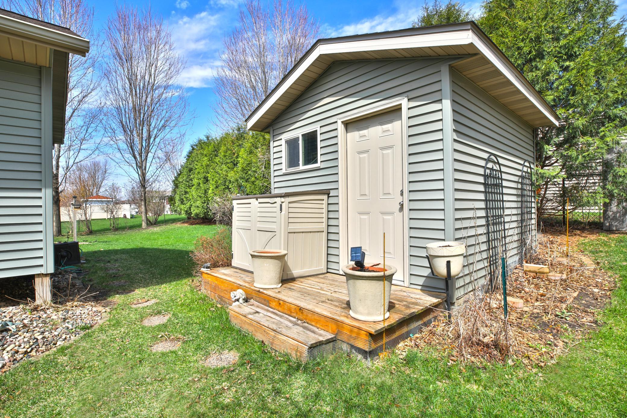Garden shed matching the house to stay