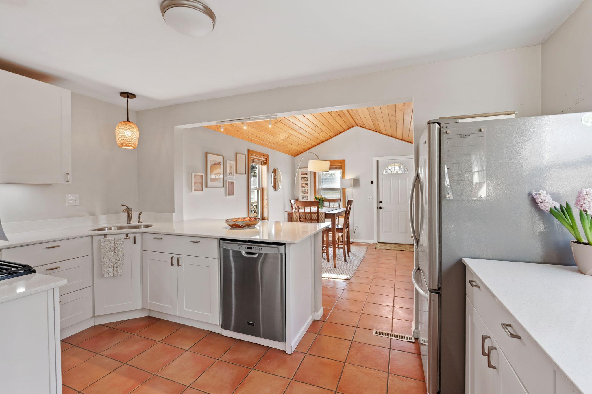 23-web-or-mls-6115 Upton Ave S-23.jpg