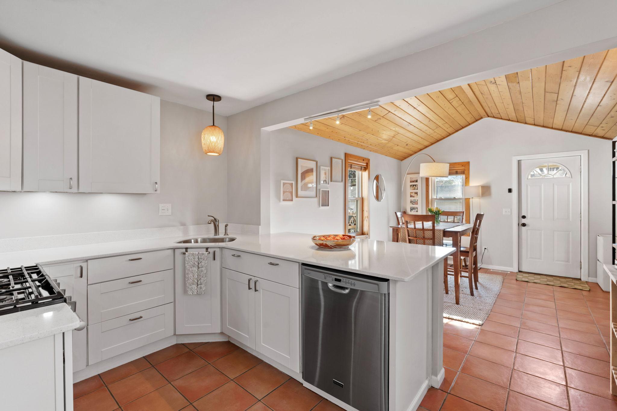 24-web-or-mls-6115 Upton Ave S-24.jpg