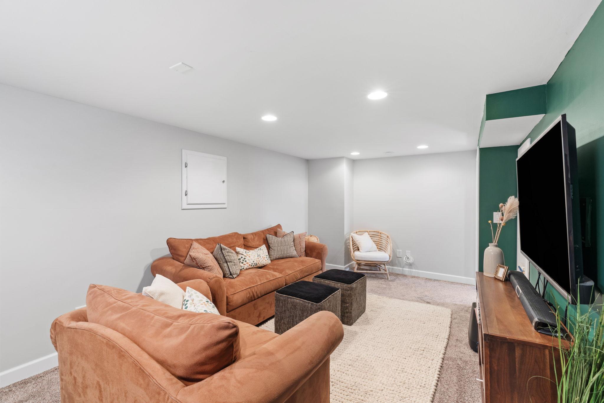 51-web-or-mls-6115 Upton Ave S-51.jpg