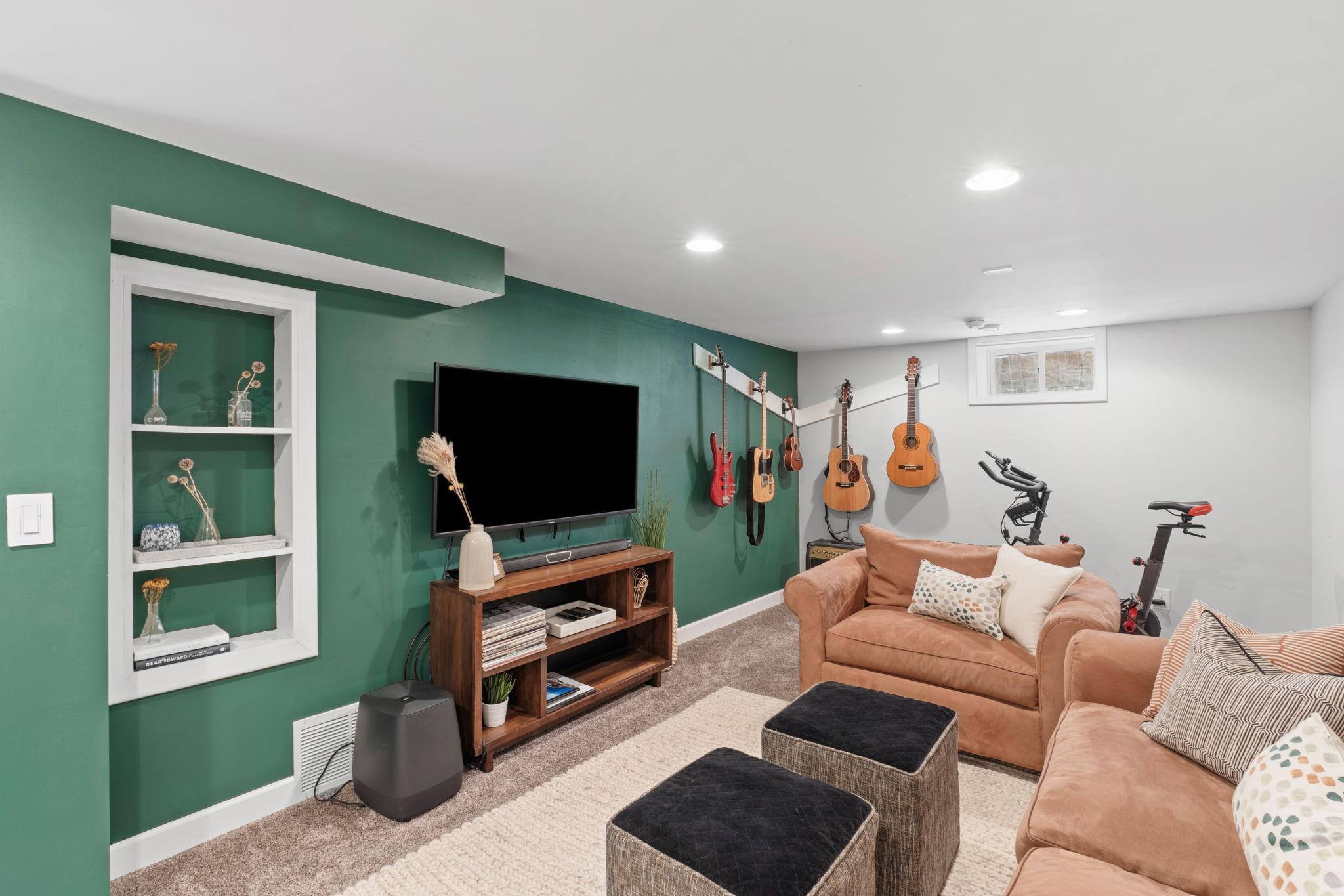 49-web-or-mls-6115 Upton Ave S-49.jpg