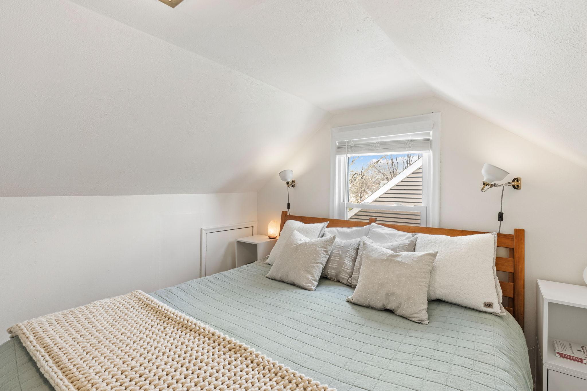 46-web-or-mls-6115 Upton Ave S-46.jpg