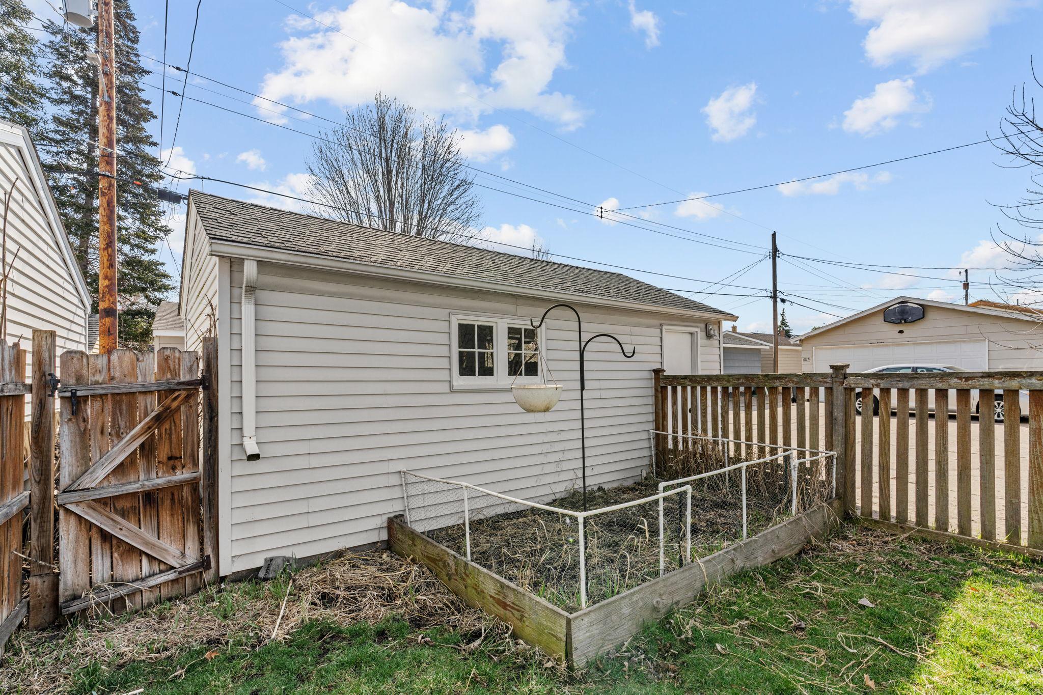 11-web-or-mls-6115 Upton Ave S-11.jpg