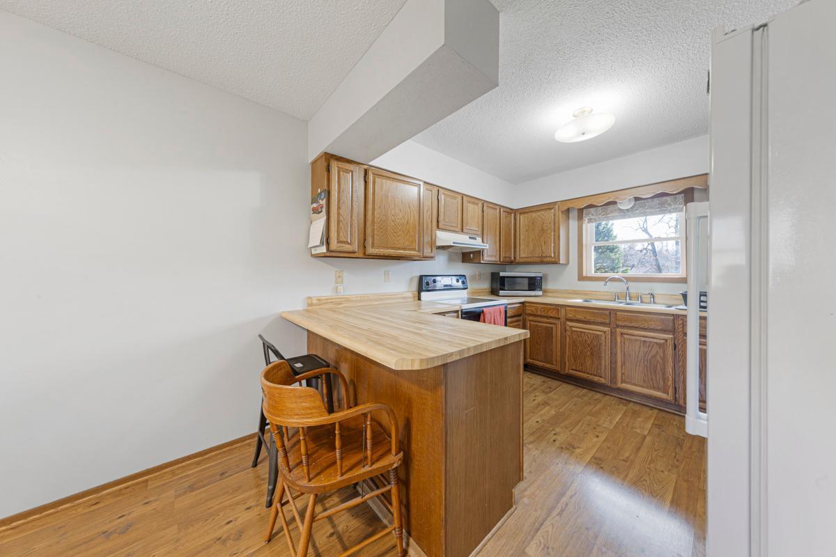 Kitchen has an eat in area - great for entertaining or a good place for doing homework while enjoying a snack!