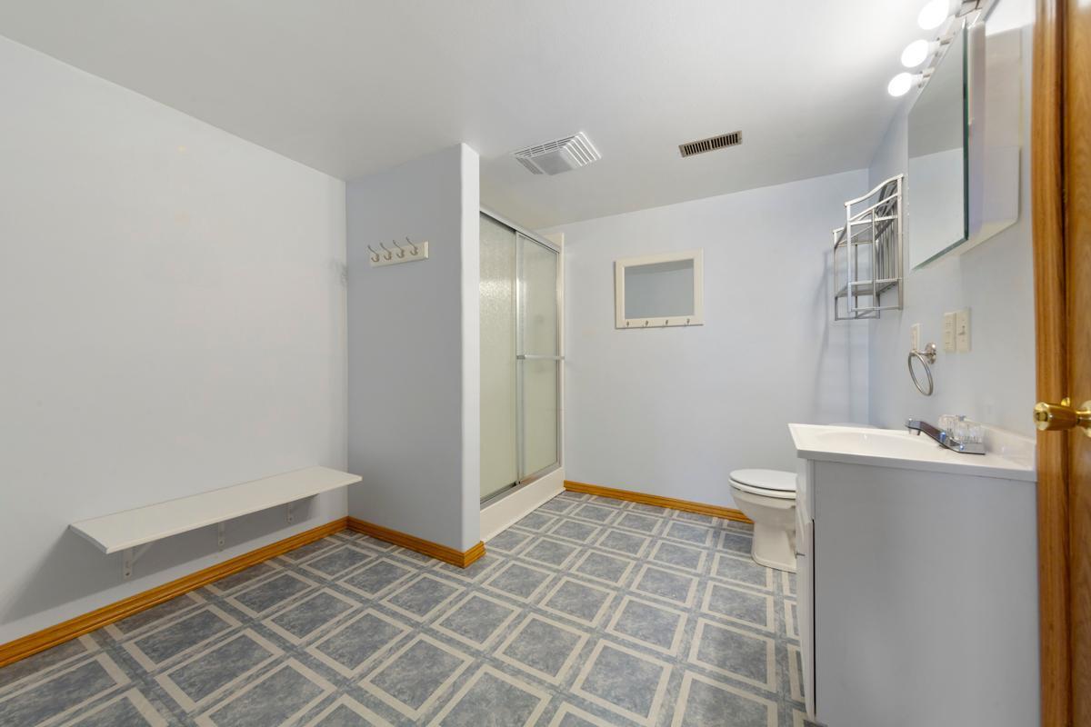 This bathroom is very spacious!