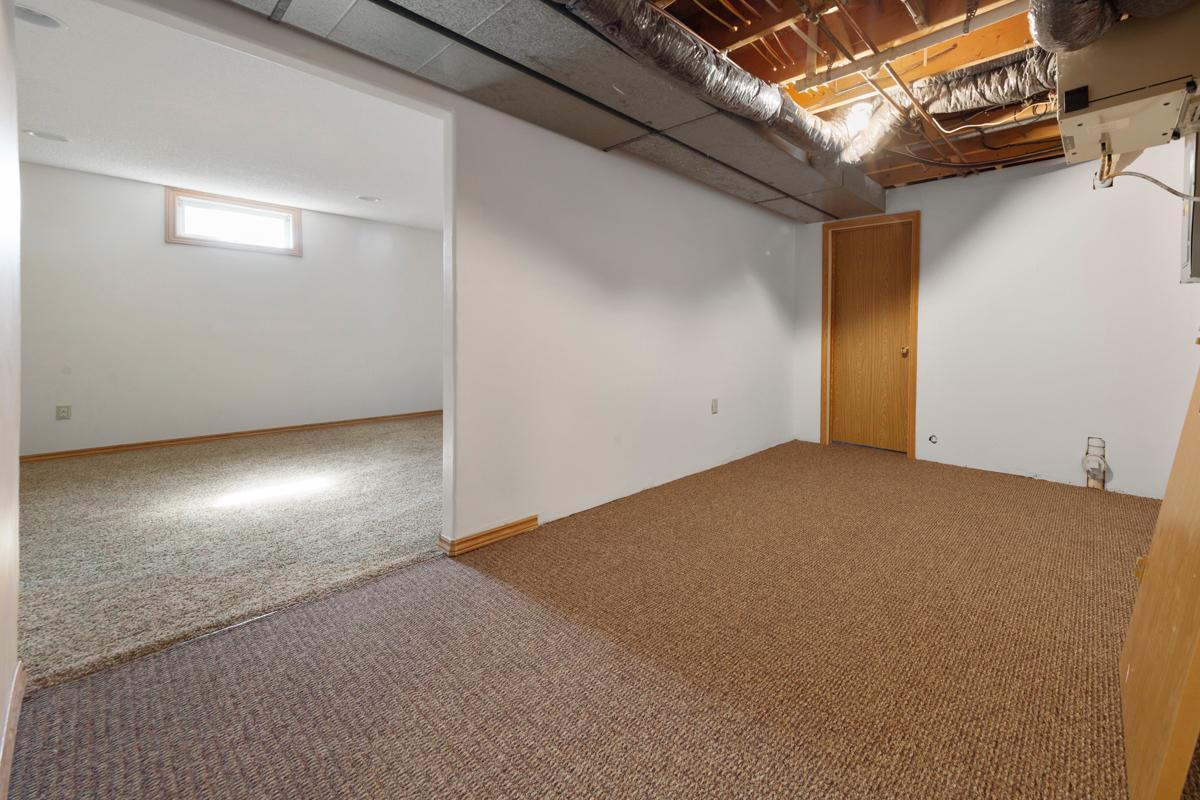 When you first come down the stairs, there's a great bonus area - reading area, office space - so many options!