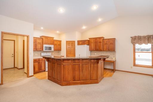 Kitchen (1).jpg