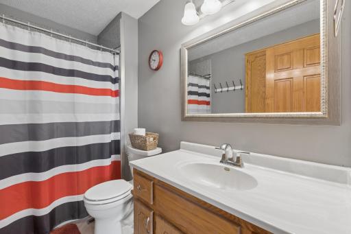 The upper level full bathroom! So pretty!