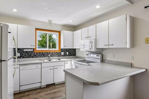 917 Countryside Road, Waconia, MN 55387