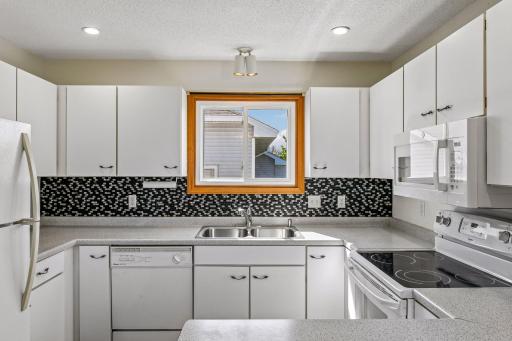 917 Countryside Road, Waconia, MN 55387