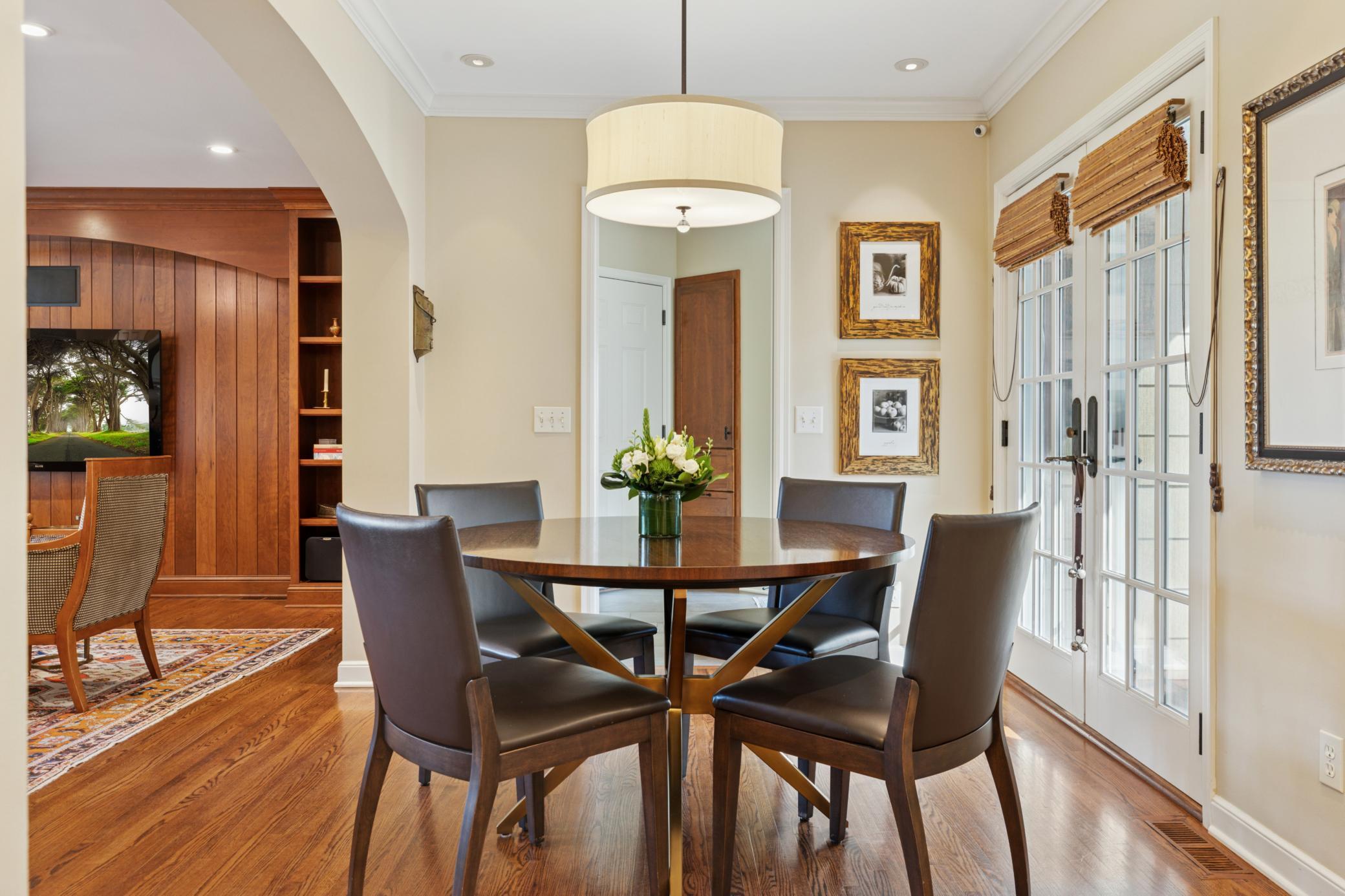 Sun-filled informal dining