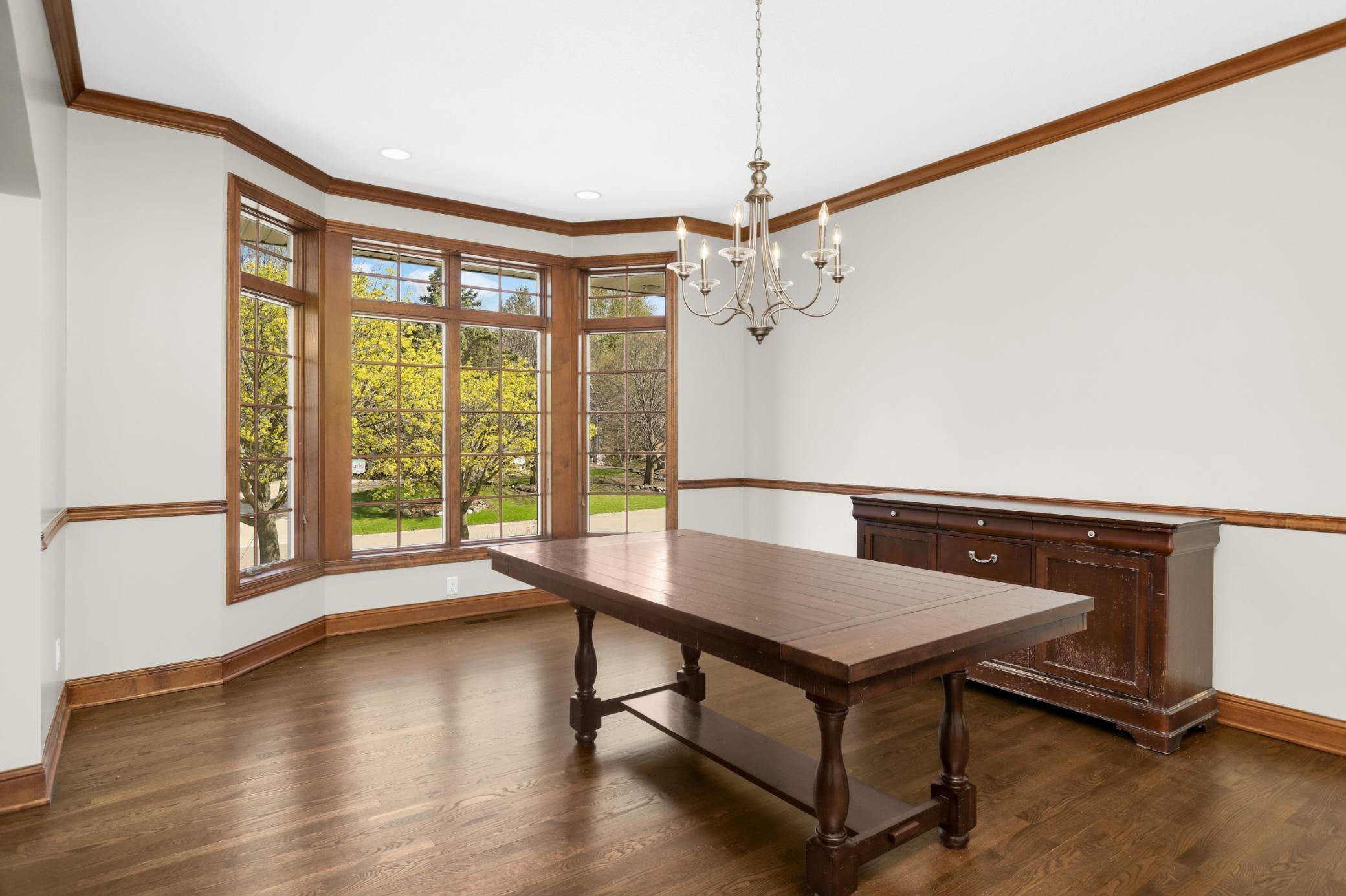 Front-facing dining with beautiful views