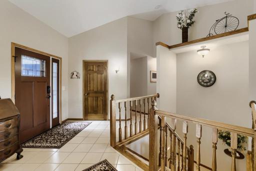 18130 Robinson Circle - MLS Sized - 002 - 02 Foyer.jpg