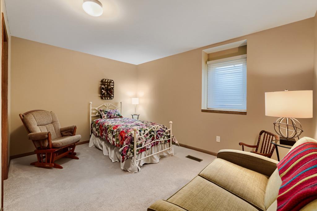 18130 Robinson Circle - MLS Sized - 017 - 17 Bedroom.jpg