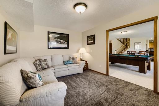 18130 Robinson Circle - MLS Sized - 011 - 11 Family Room.jpg