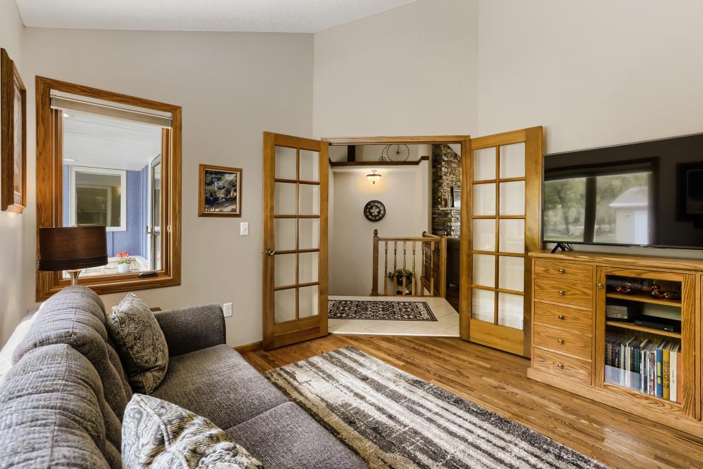 18130 Robinson Circle - MLS Sized - 003 - 03 Living Room.jpg