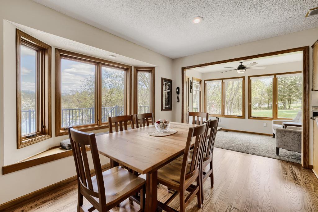 18130 Robinson Circle - MLS Sized - 009 - 09 Breakfast Area.jpg