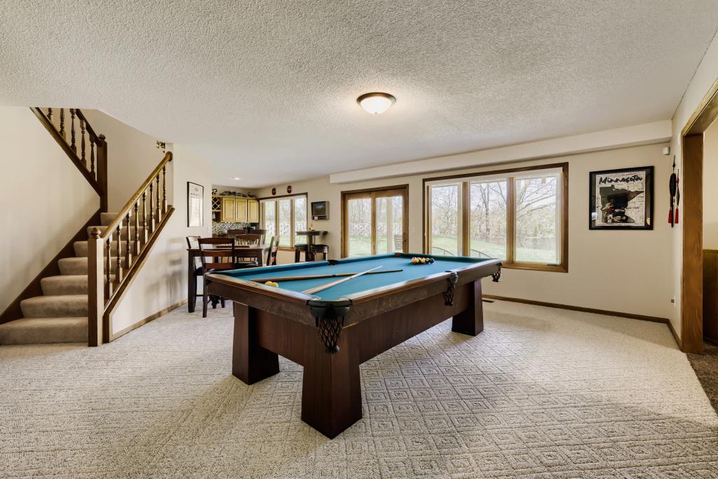18130 Robinson Circle - MLS Sized - 010 - 10 Family Room.jpg