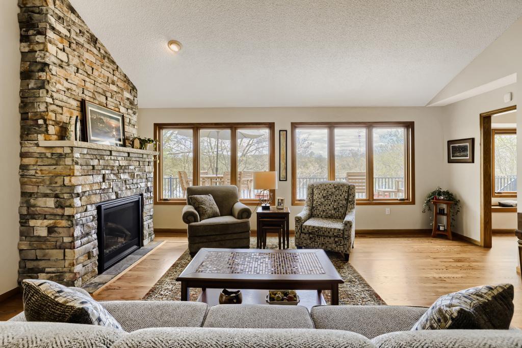 18130 Robinson Circle - MLS Sized - 004 - 04 Living Room.jpg
