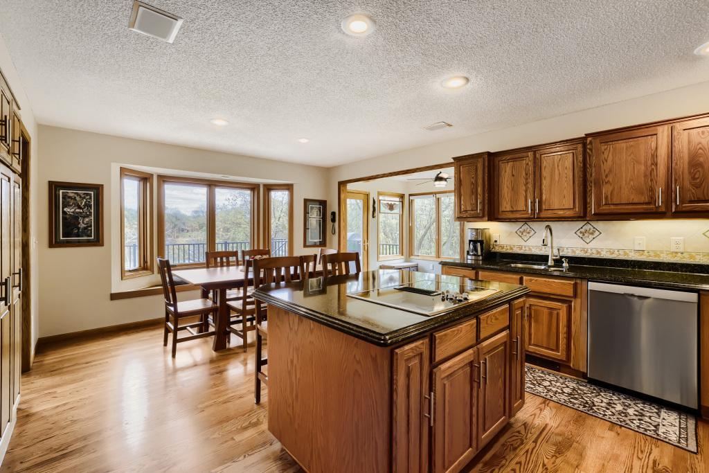 18130 Robinson Circle - MLS Sized - 007 - 07 Kitchen.jpg