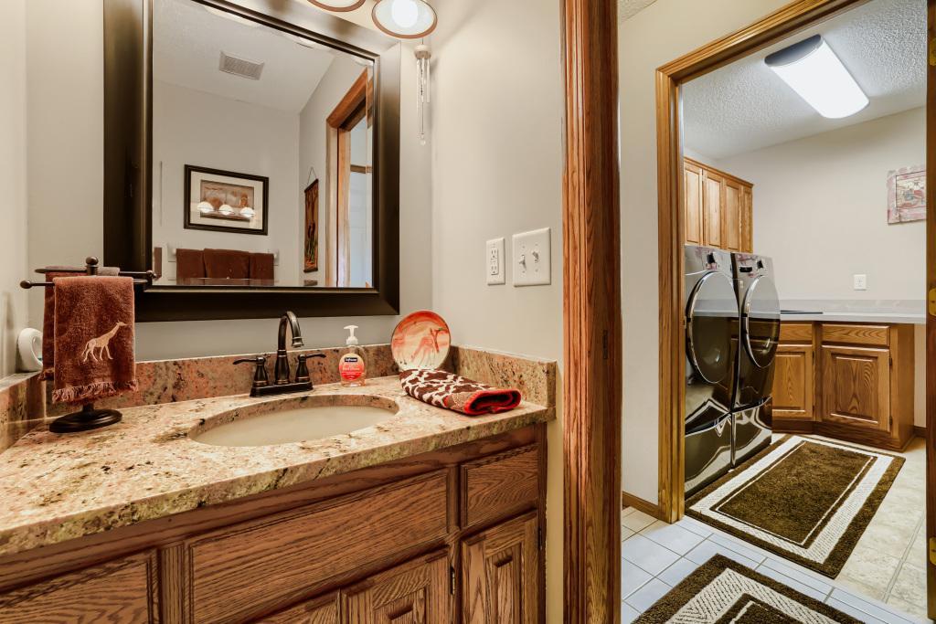 18130 Robinson Circle - MLS Sized - 023 - 23 Bathroom.jpg