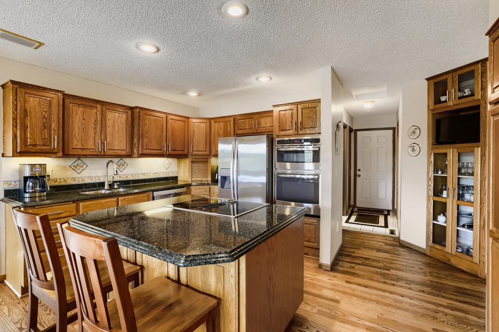 18130 Robinson Circle - MLS Sized - 006 - 06 Kitchen.jpg