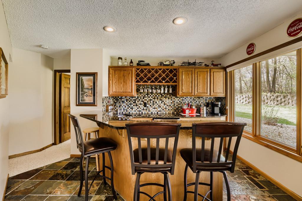 18130 Robinson Circle - MLS Sized - 008 - 08 Breakfast Area.jpg