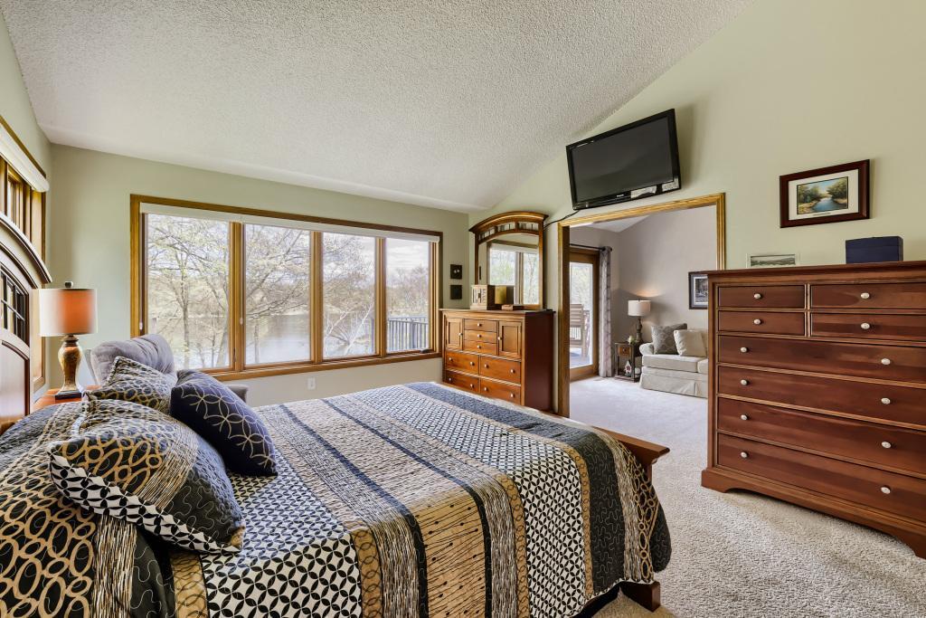 18130 Robinson Circle - MLS Sized - 014 - 14 Primary Bedroom.jpg