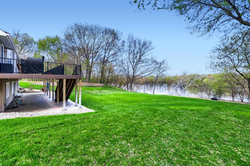 18130 Robinson Circle - MLS Sized - 026 - 26 Exterior Rear.jpg