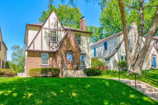 Click on the Virtual Tour to see the Live Video of this home!