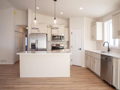 820 2 Avenue S, Horace, ND 58047