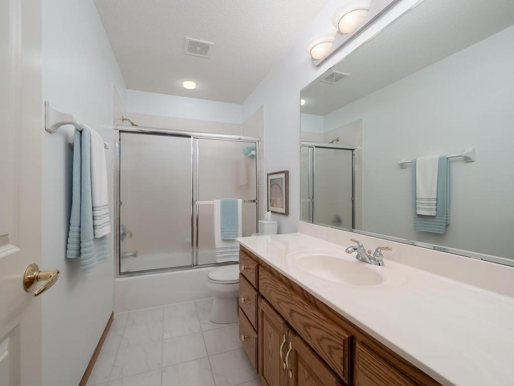 Upper level full bath