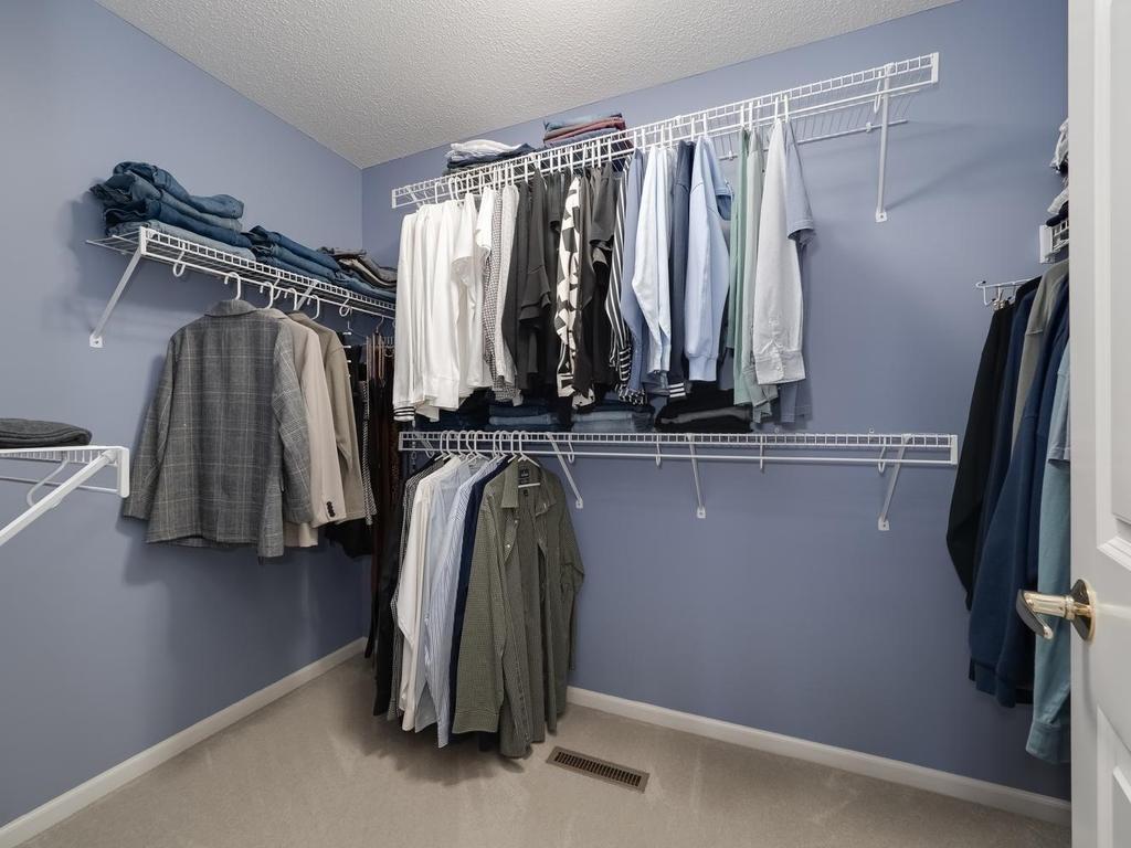 Primary suite walk in closet