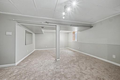 Flex Room w/egress window