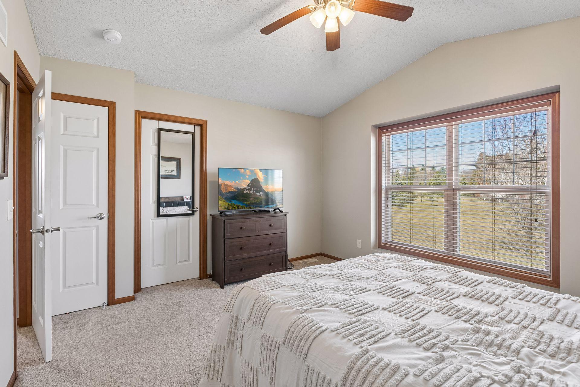 Looking towards the walk in closet.