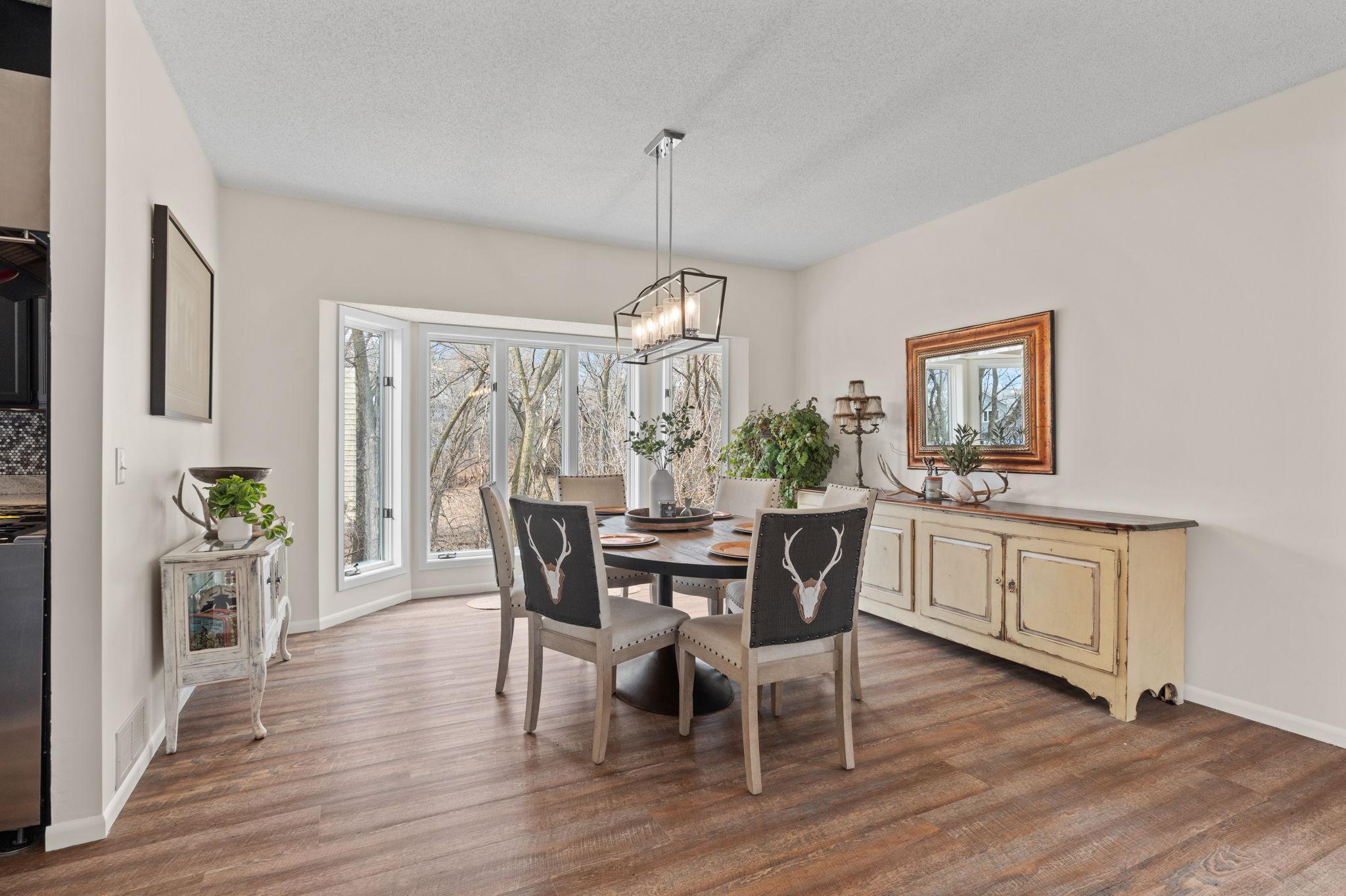 Spacious dining room that is perfect for entertaining
