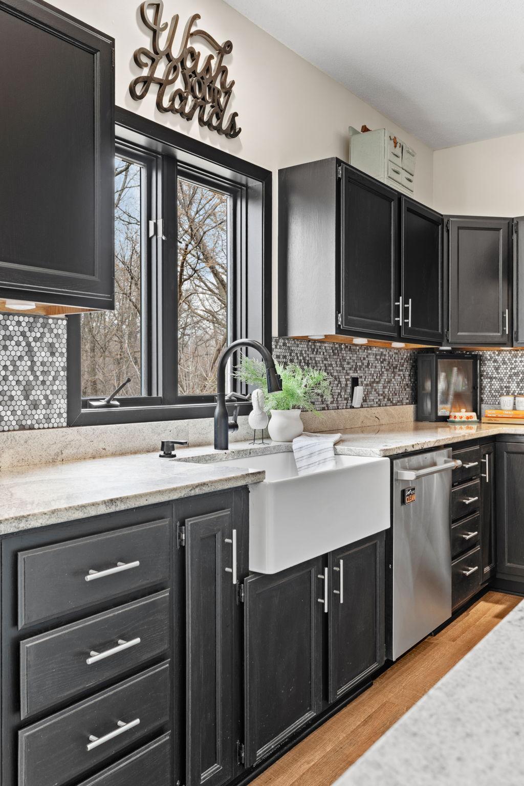 Lots of Kitchen counter space for meal prep