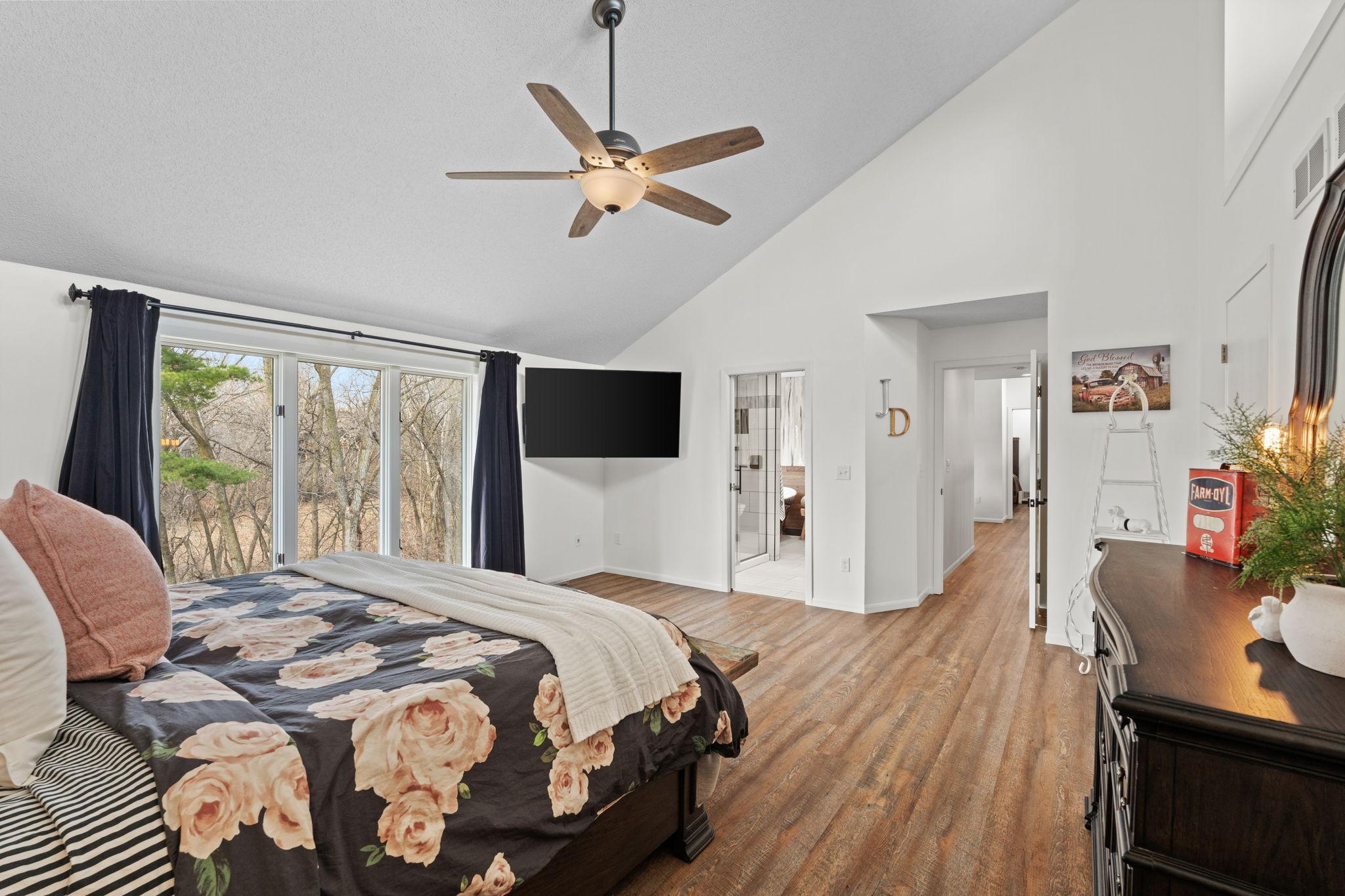 Primary en-suite spa like bathroom