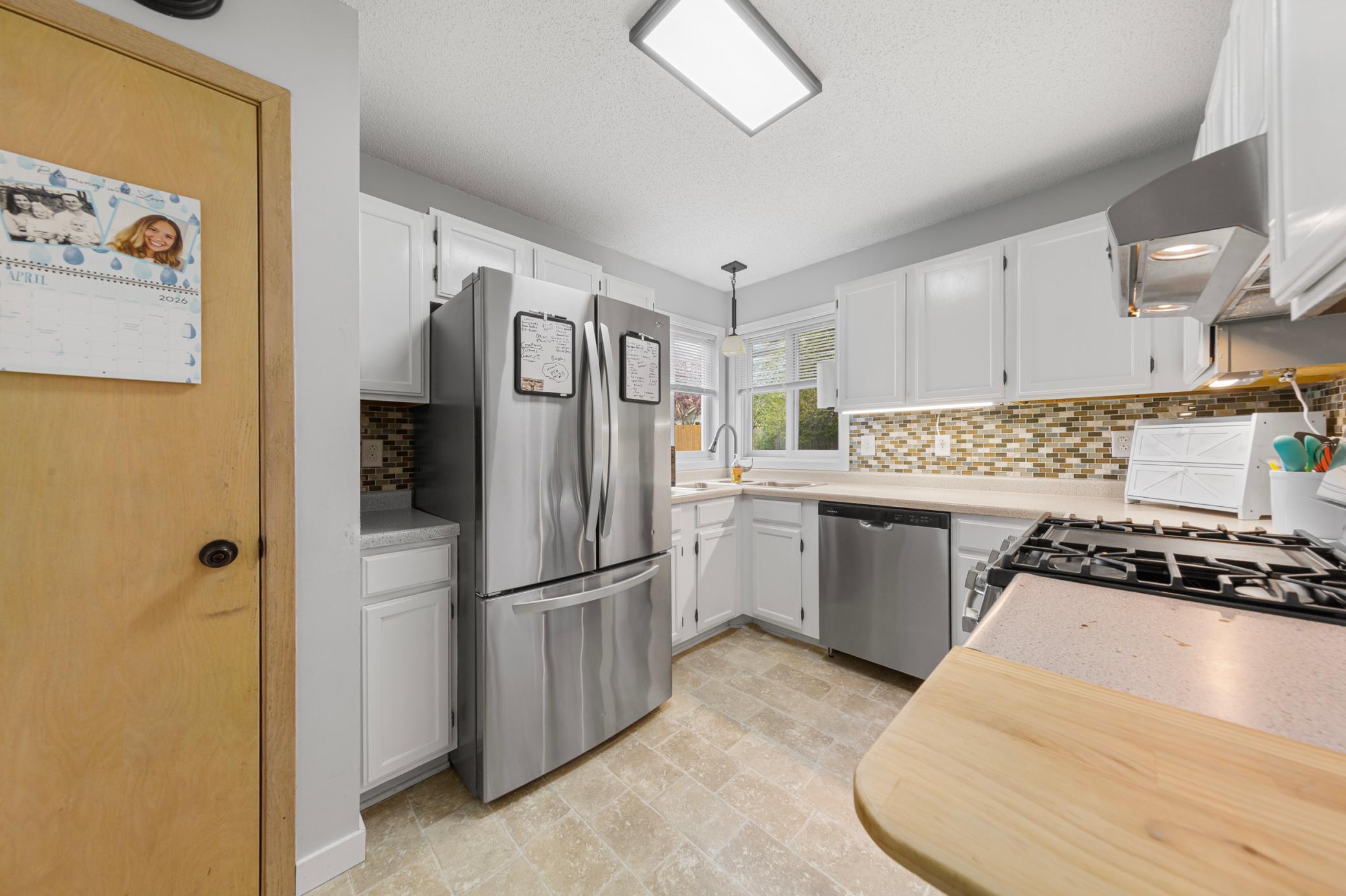 12 kitchen.jpg