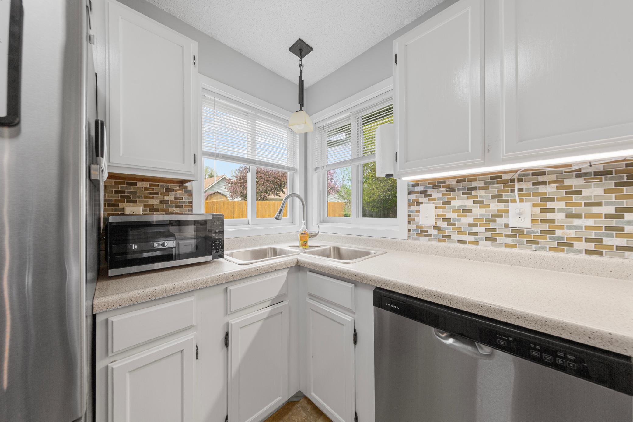 15 kitchen.jpg