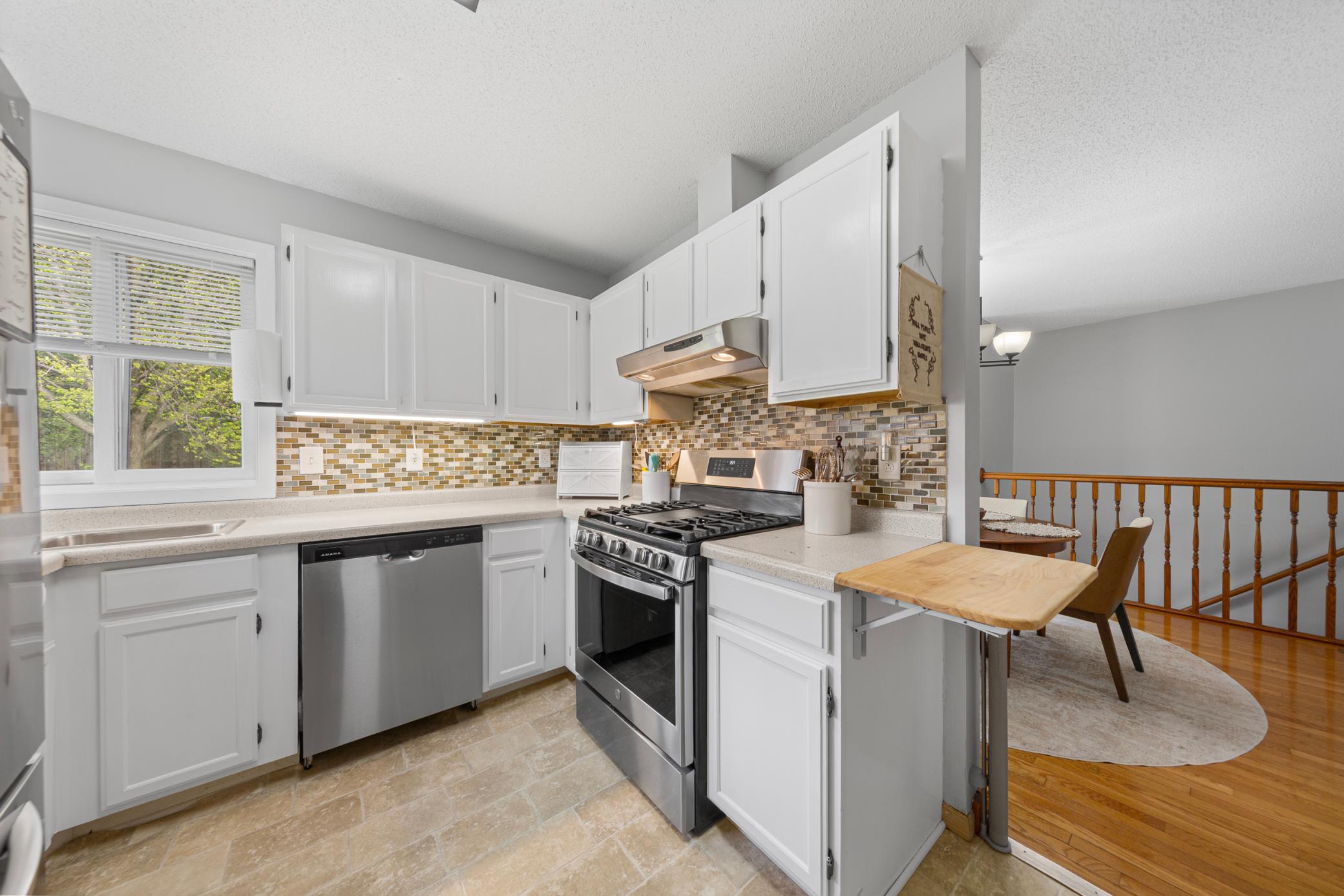 13 kitchen.jpg
