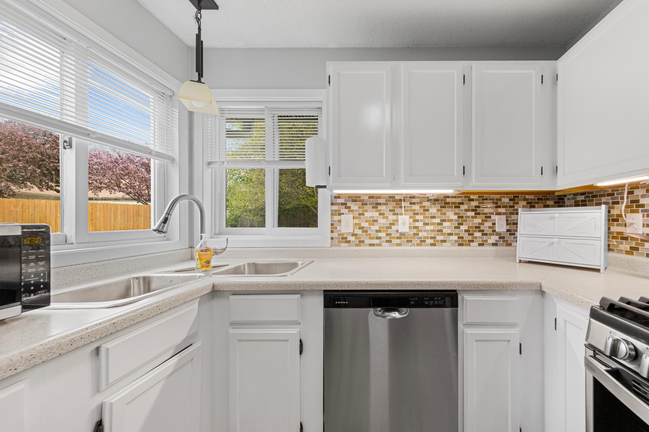 14 kitchen.jpg