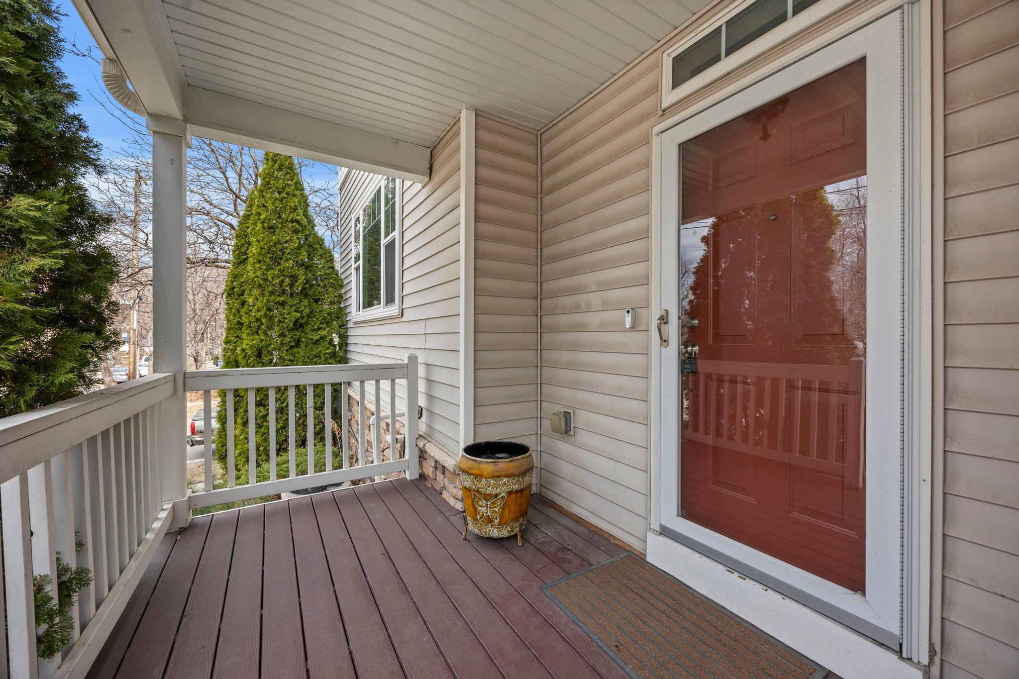 Front Porch/Entry