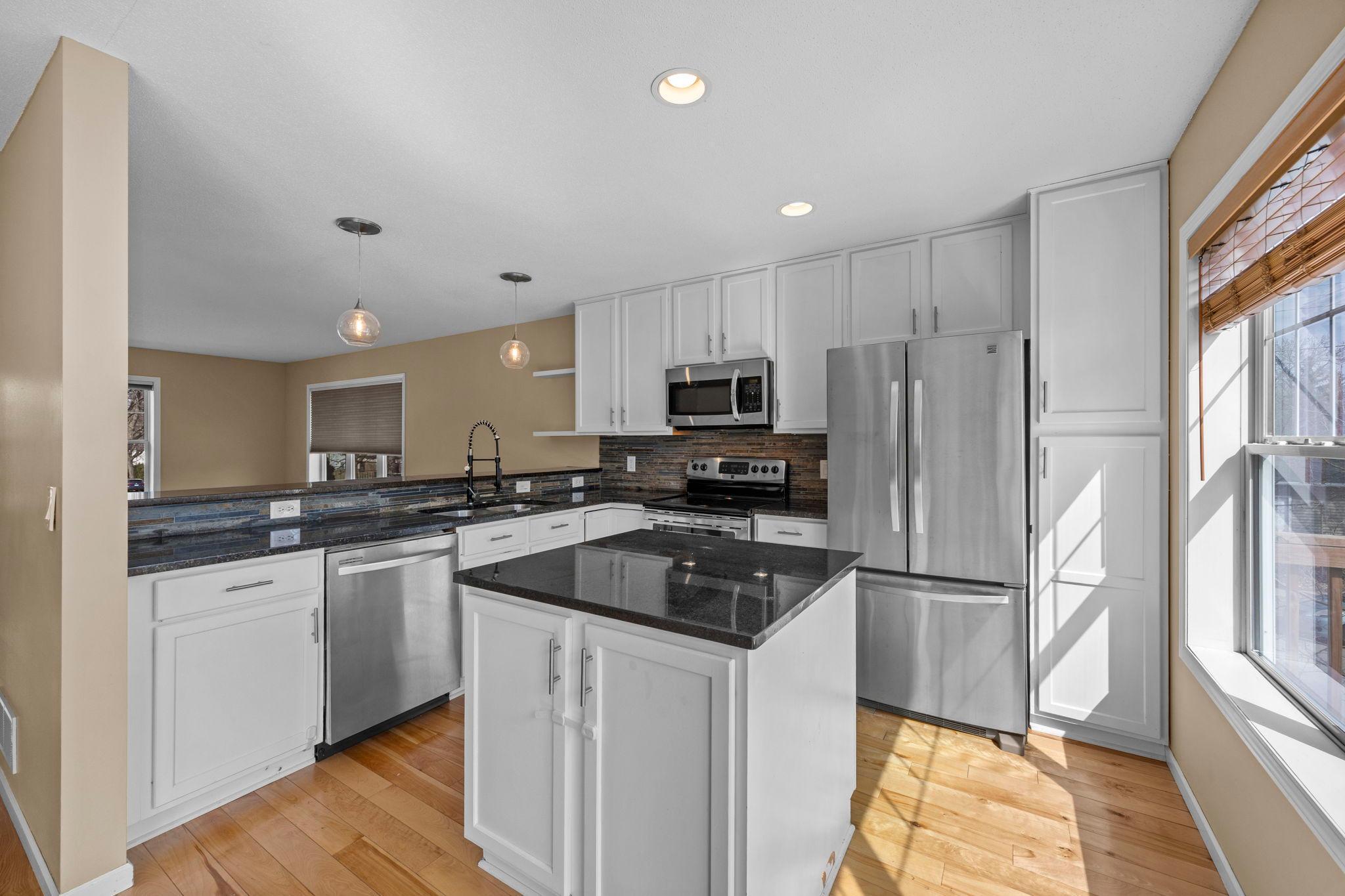 Good work Space in Kitchen