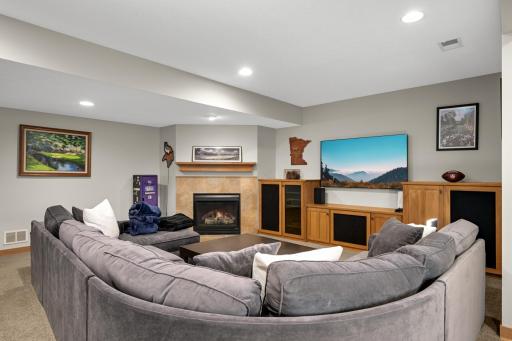 10590 Watersedge Lane, Saint Paul, MN 55129