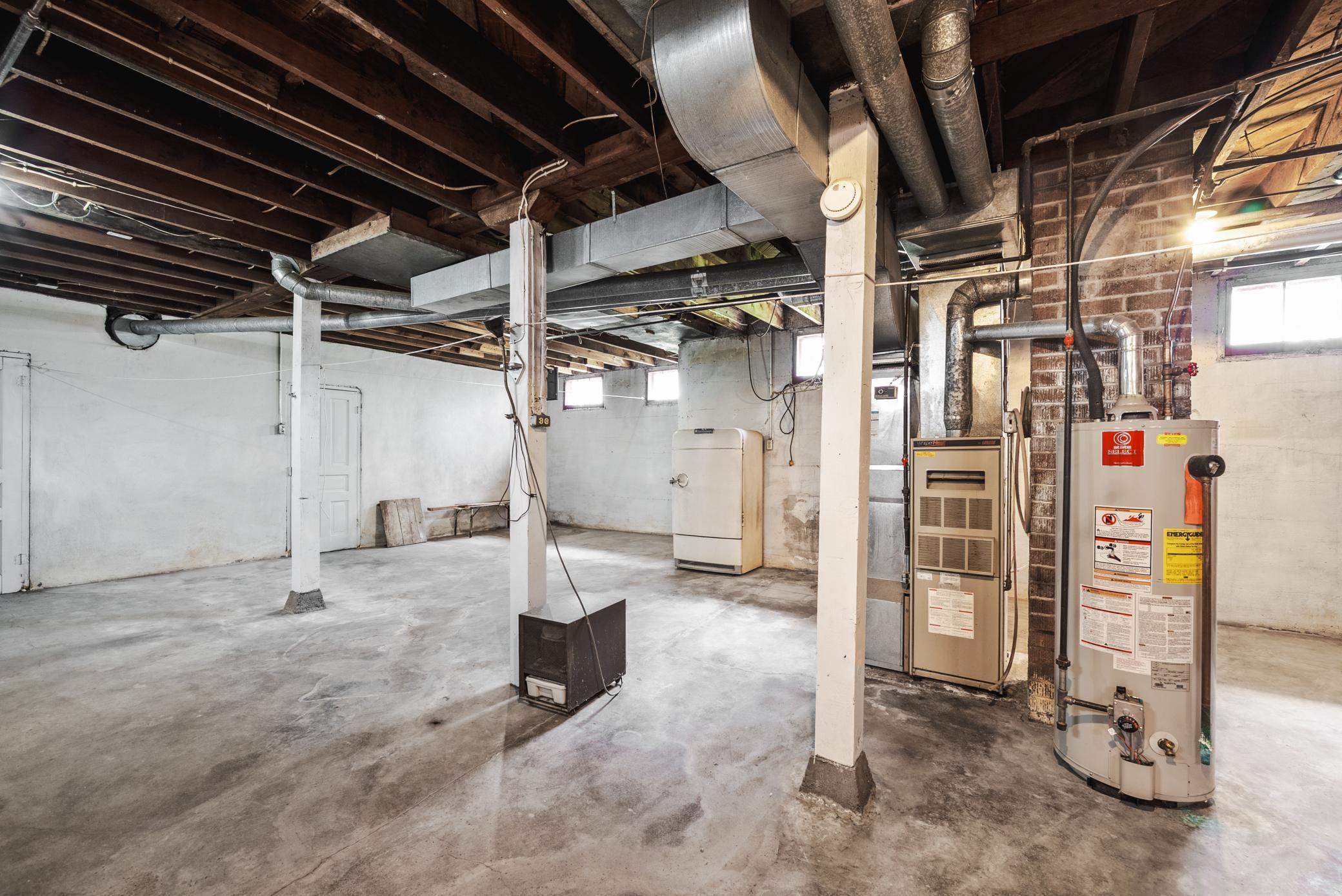 Large basement includes 9' ceilings.