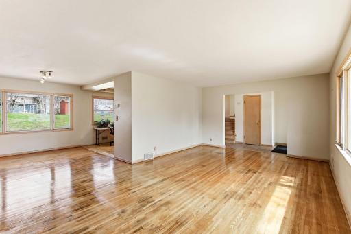 5116 Meadow Ridge, Minneapolis, MN 55439