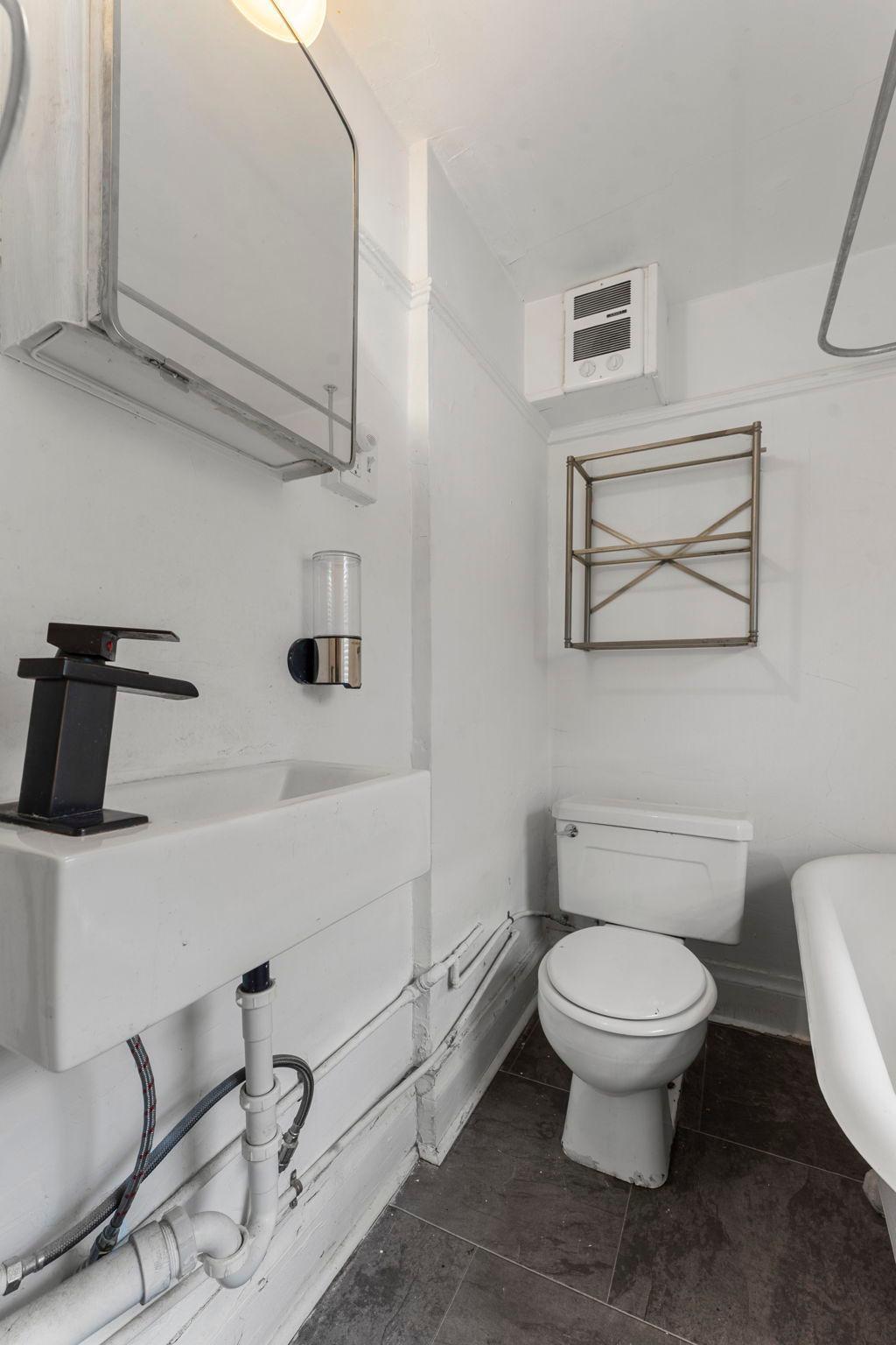 Upper unit - Bathroom