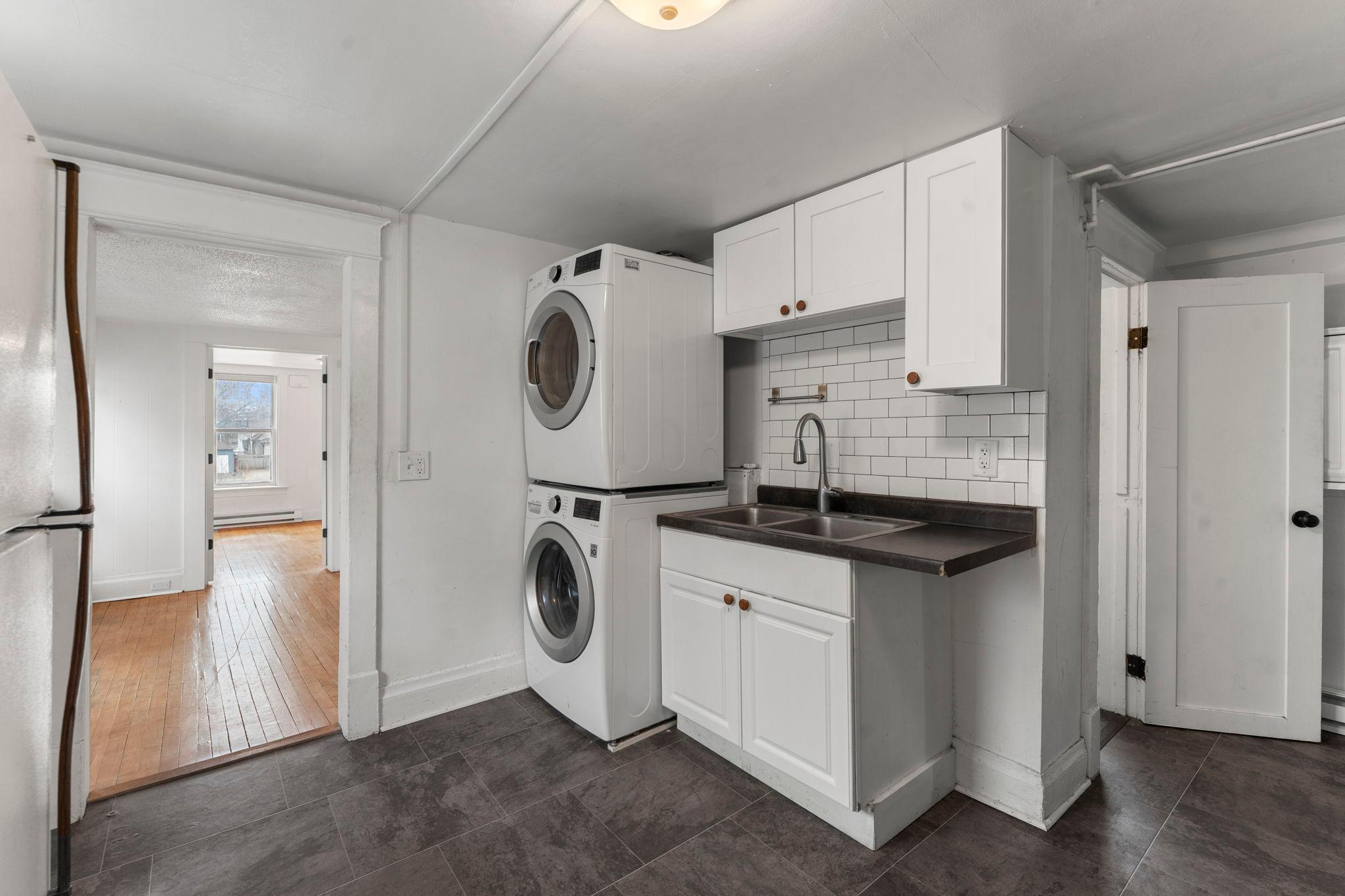 Upper unit - Kitchen